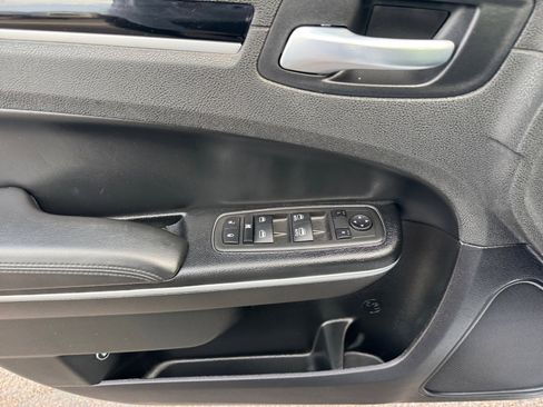 Used 2023 Chrysler 300 Touring w/ Sport Appearance Package image 14