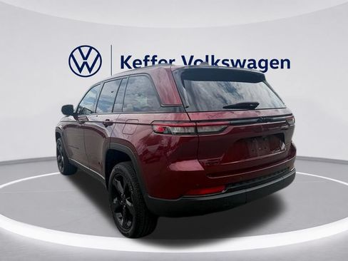 Used 2023 Jeep Grand Cherokee Altitude AWD/4WD image 3