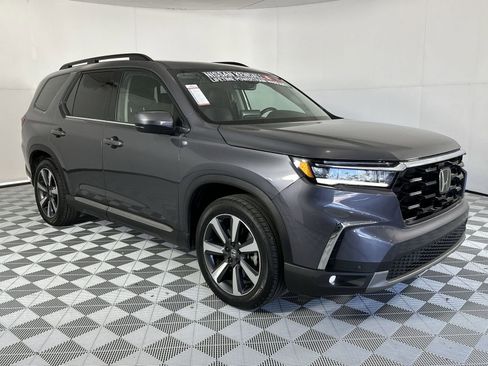 Used 2024 Honda Pilot Touring image 2