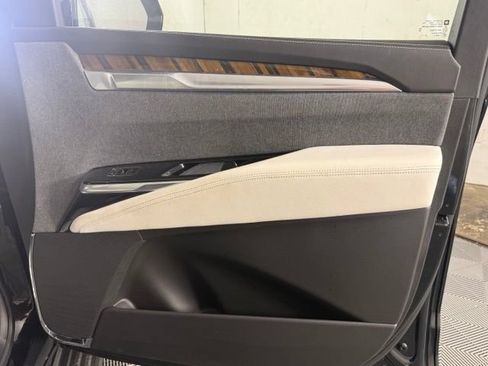 Used 2025 Cadillac Escalade Sport Platinum w/ LPO, Floor Liner Package AWD/4WD image 27