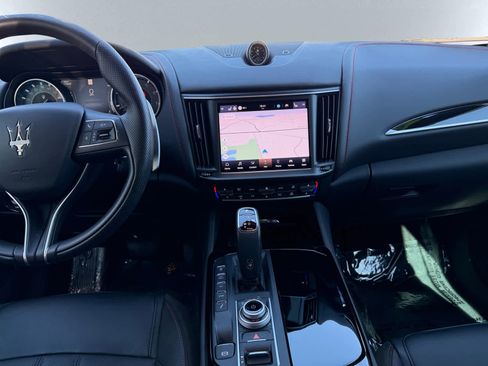Used 2024 Maserati Levante GT Ultima image 17