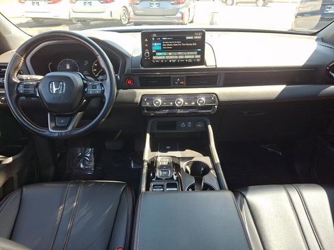 Used 2023 Honda Pilot TrailSport image 11