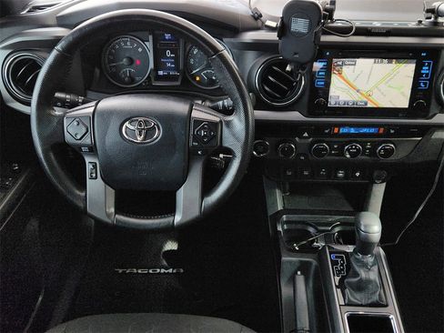 Used 2016 Toyota Tacoma SR image 29