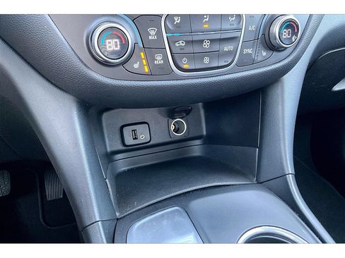 Used 2018 Chevrolet Equinox LT FWD image 34