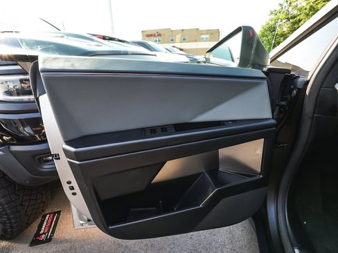 Used 2025 Tesla Cybertruck AWD Crew Cab image 10