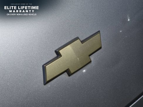 Used 2005 Chevrolet SSR w/ Preferred Equipment Group RWD image 9