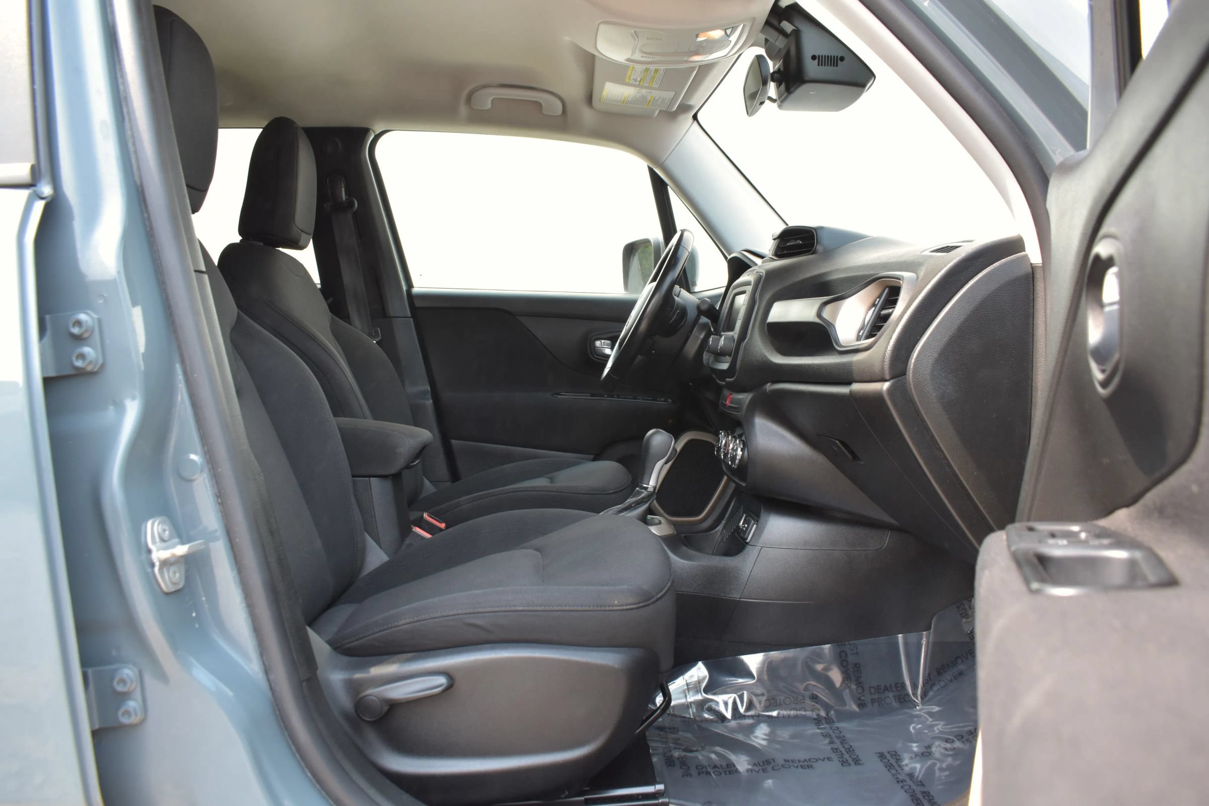 Used 2017 Jeep Renegade Latitude FWD image 17