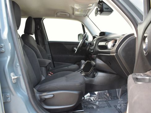 Used 2017 Jeep Renegade Latitude FWD image 17