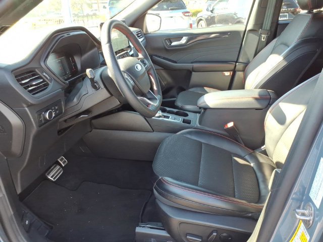 Used 2024 Ford Escape ST-Line w/ Tech Pack #1 AWD/4WD image 15