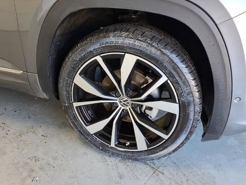 Used 2024 Volkswagen Atlas Cross Sport SEL Premium R-Line AWD/4WD image 9