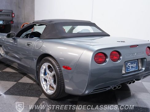 Used 2004 Chevrolet Corvette Convertible w/ Preferred Equipment Group RWD image 9