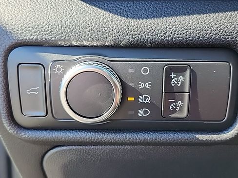 Used 2021 Ford Explorer XLT image 28