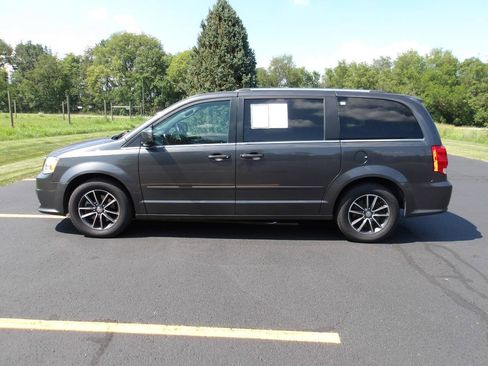 Used 2017 Dodge Grand Caravan SXT FWD image 10