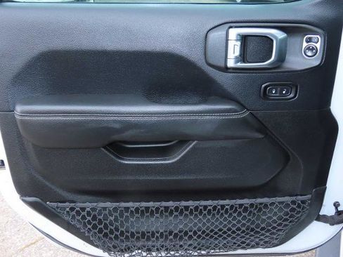 Used 2019 Jeep Wrangler Unlimited Sahara w/ Quick Order Package 24M Moab image 17