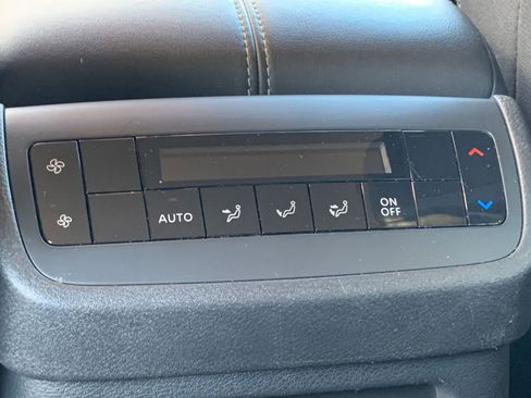 Used 2025 Nissan Pathfinder SV image 27