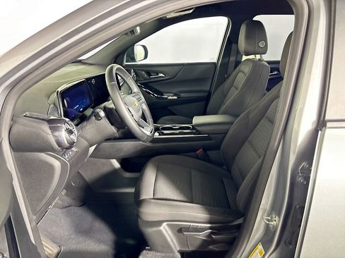 Used 2025 Chevrolet Equinox LT FWD image 11