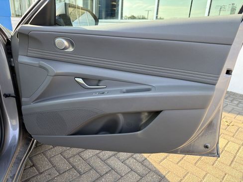 Used 2025 Hyundai Elantra SEL FWD image 30