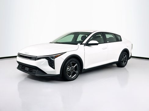 Used 2025 Kia K4 FWD image 3