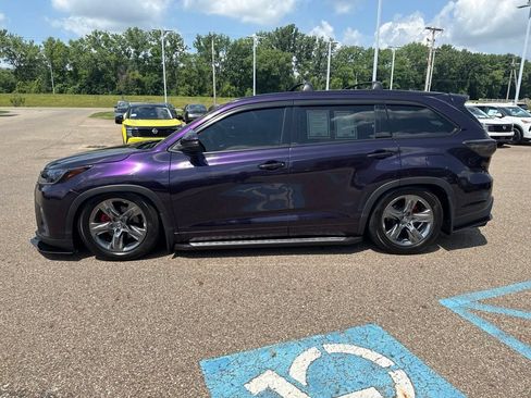 Used 2017 Toyota Highlander Limited AWD/4WD image 4