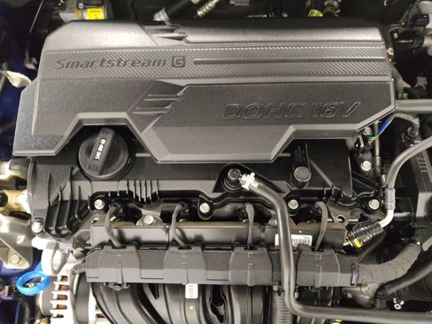 Used 2025 Hyundai Elantra SE image 30