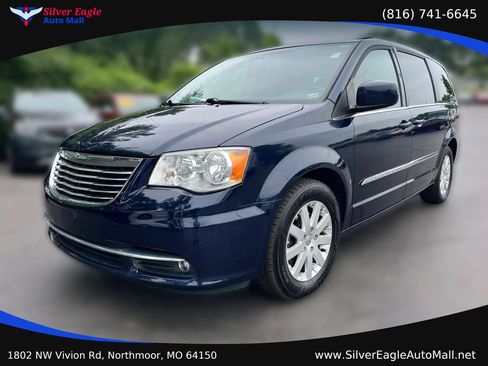 Used 2015 Chrysler Town & Country Touring FWD image 1