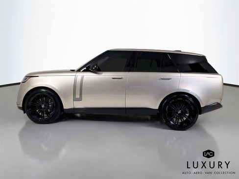 Used 2025 Land Rover Range Rover SE AWD/4WD image 9
