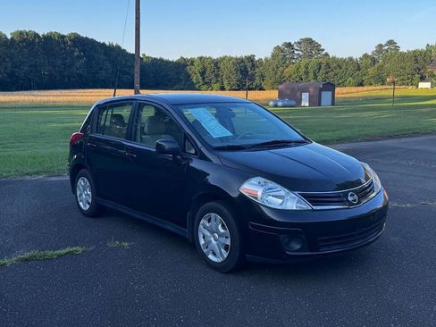 Used 2011 Nissan Versa 1.8 S w/ Plus Pkg image 2