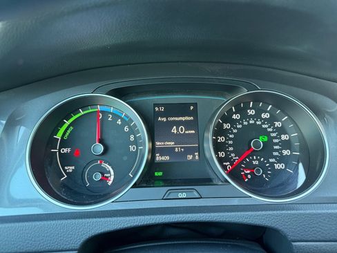 Used 2016 Volkswagen e-Golf SE image 10