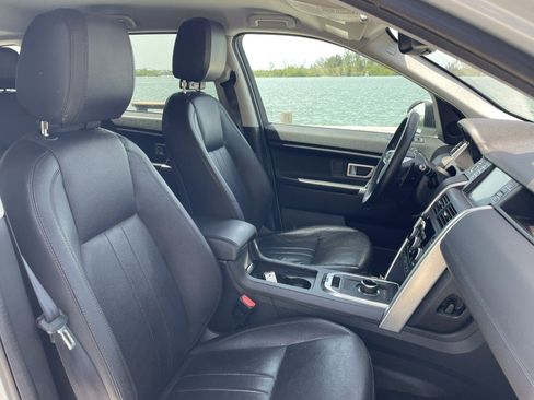 Used 2019 Land Rover Discovery Sport SE AWD/4WD image 7