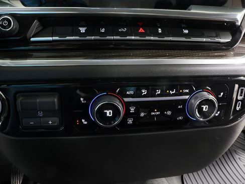 Used 2025 Chevrolet Silverado 2500 LT w/ Convenience Package image 9