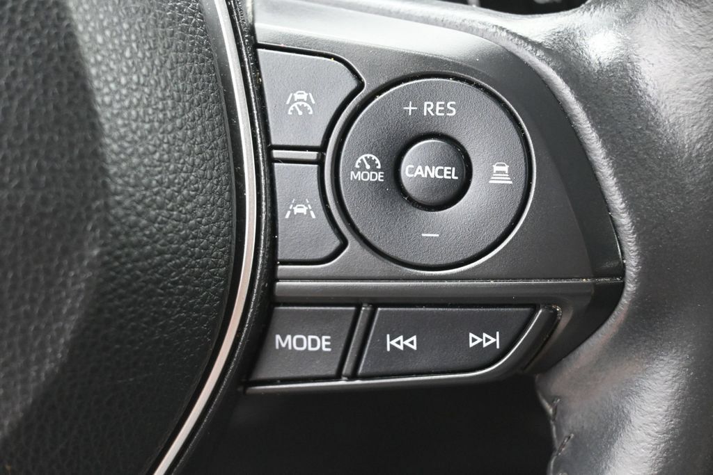 Used 2023 Toyota Corolla Cross XLE w/ Convenience Package FWD image 17
