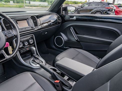 Used 2019 Volkswagen Beetle 2.0T SE FWD image 21