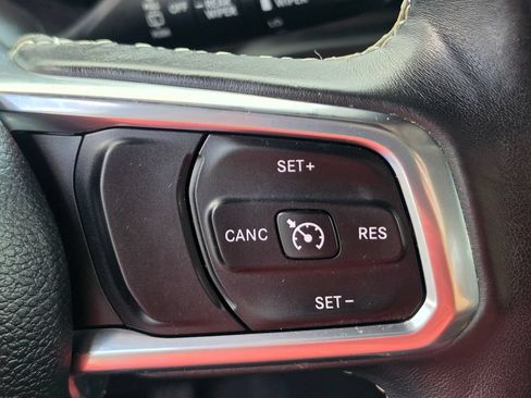 Used 2018 Jeep Wrangler Unlimited Sahara AWD/4WD image 18