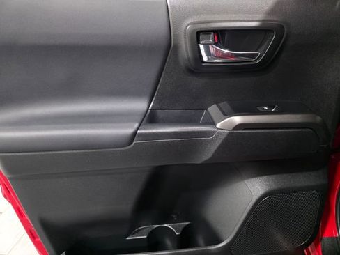 Used 2021 Toyota Tacoma TRD Off-Road AWD/4WD image 11