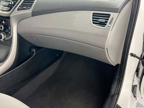 Used 2016 Hyundai Elantra SE image 34