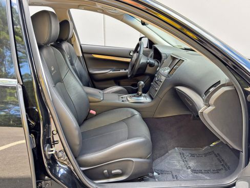 Used 2011 INFINITI G37 Journey w/ Premium Pkg RWD image 14