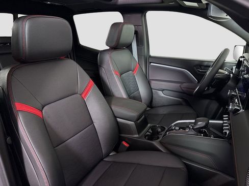 Used 2026 Chevrolet Colorado Z71 w/ Technology Package image 32