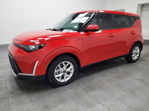 Used 2023 Kia Soul LX w/ LX Technology Package image 2