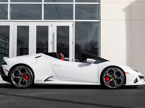 Used 2024 Lamborghini Huracan EVO image 23