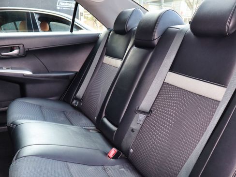 Used 2014 Toyota Camry SE w/ Moonroof Package FWD image 48