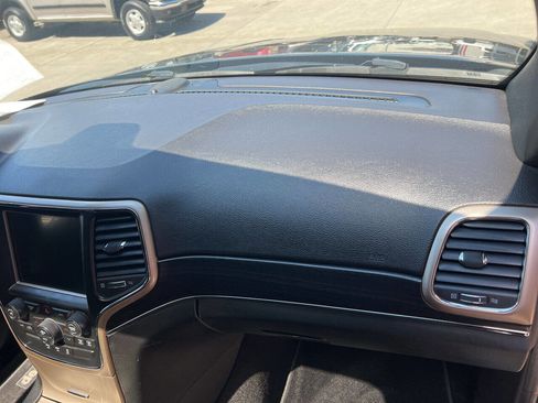 Used 2014 Jeep Grand Cherokee Limited image 18