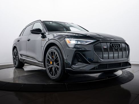 Used 2022 Audi e-tron Chronos image 1