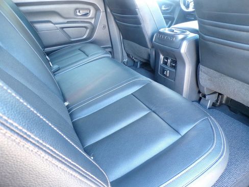 Used 2018 Nissan Titan SL w/ Midnight Edition image 11