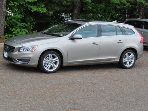 Used 2015 Volvo V60 T5 Premier AWD/4WD image 2
