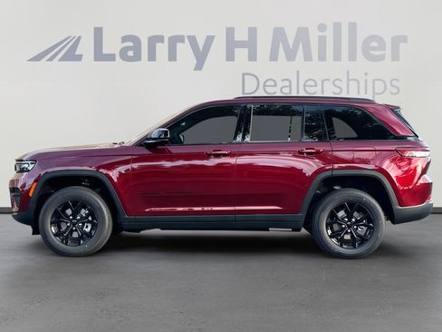 New 2025 Jeep Grand Cherokee Laredo RWD image 2