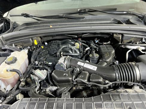 Used 2023 Jeep Grand Cherokee Laredo w/ Luxury Tech Group I image 28