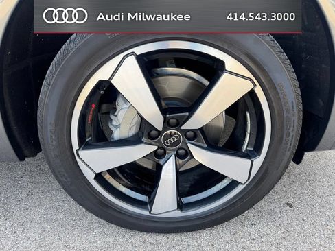 Used 2023 Audi Q5 2.0T Premium Plus w/ Premium Plus Package AWD/4WD image 2