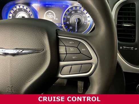 Used 2023 Chrysler 300 Touring w/ Sport Appearance Package image 12