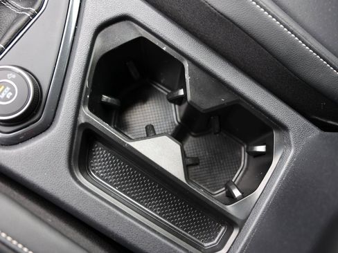 Used 2024 Volkswagen Tiguan SE R-Line image 33