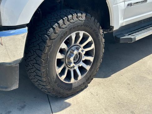Used 2022 Ford F250 Lariat w/ Lariat Value Package AWD/4WD image 9